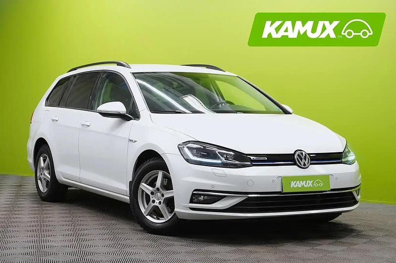 Käytetty VW Golf VIII Comfortline 131 HP (96 kW) 2020 Valkoinen Farmari