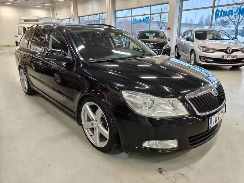 Käytetty Skoda Octavia First Edition 150 HP (110 kW) 2012 Musta Farmari