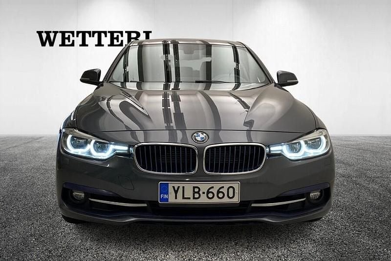 Käytetty BMW 330e Exclusive 252 HP (185 kW) 2018 Harmaa Sedan