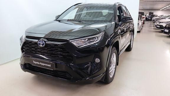 Musta Käytetty 2021 Toyota RAV4 Edition Katumaasturi | 34 900 € (Hieman kallis) - Kuva 1/4