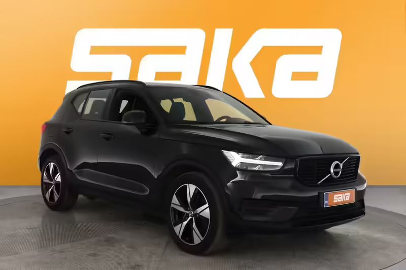 Musta Käytetty 2022 Volvo XC40 Business Edition Katumaasturi | 28 800 € (Perustarjous) - Kuva 1/3
