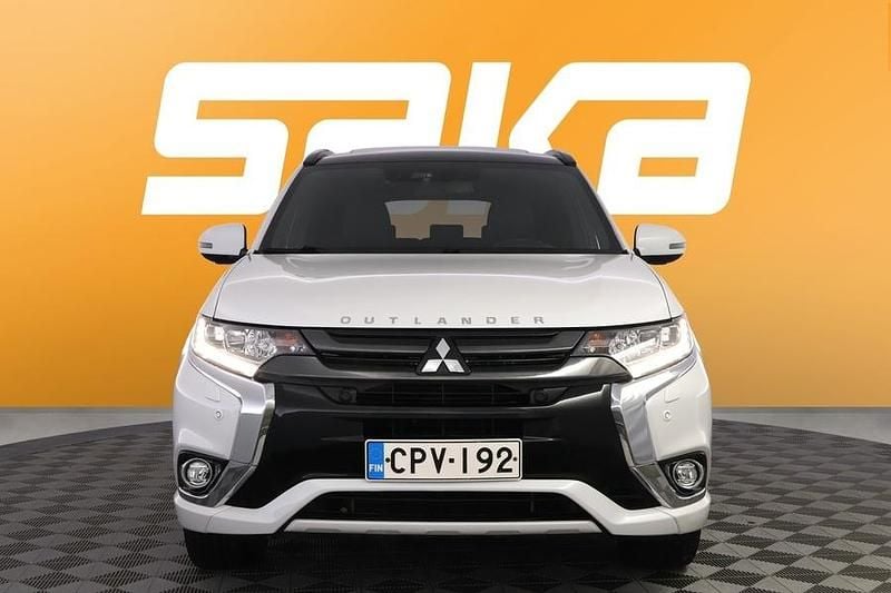 Käytetty Mitsubishi Outlander P-HEV Edition 200 HP (147 kW) 2018 Katumaasturi