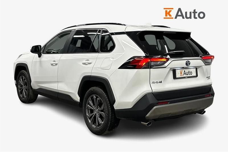 Käytetty Toyota RAV4 Hybrid Luxury 178 HP (130 kW) 2023 Katumaasturi