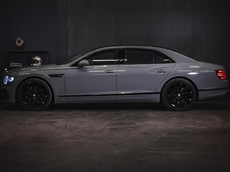 Käytetty Bentley Flying Spur 416 HP (305 kW) 2022 Sedan