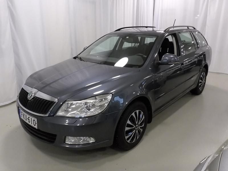 Harmaa Käytetty 2012 Skoda Octavia Elegance Farmari | 7 950 € (Perustarjous) - Kuva 1/4