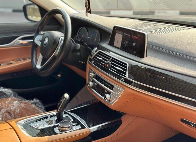 Käytetty BMW 740 258 HP (189 kW) 2020 Sedan