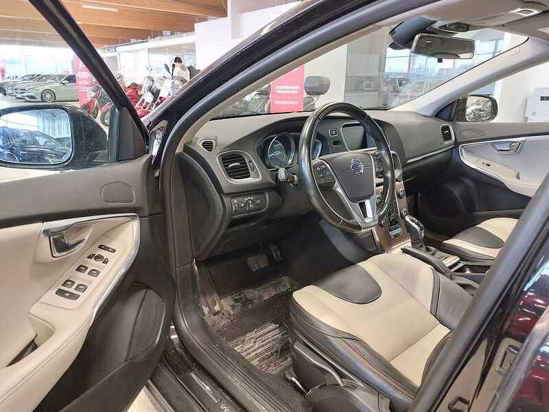 Käytetty Volvo V40 Business Edition 190 HP (139 kW) 2015 Viistoperä