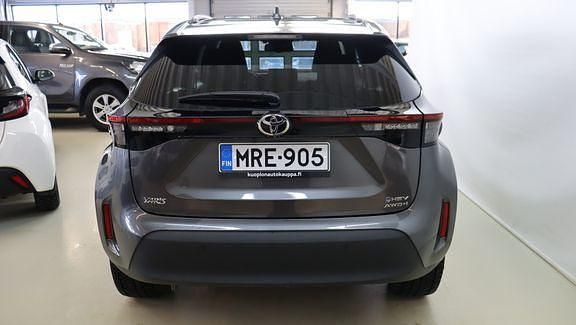 Käytetty Toyota Yaris Cross Plus 114 HP (83 kW) 2024 Harmaa Katumaasturi