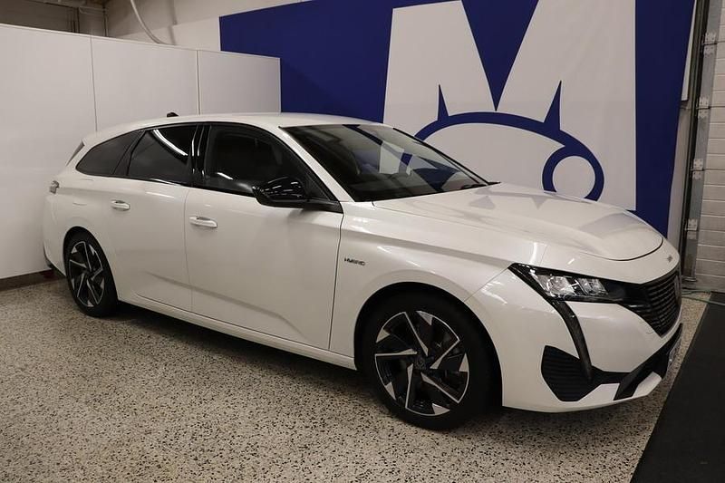 Valkoinen Käytetty 2022 Peugeot 308 SW Allure Farmari | 22 400 € (Perustarjous) - Kuva 1/4