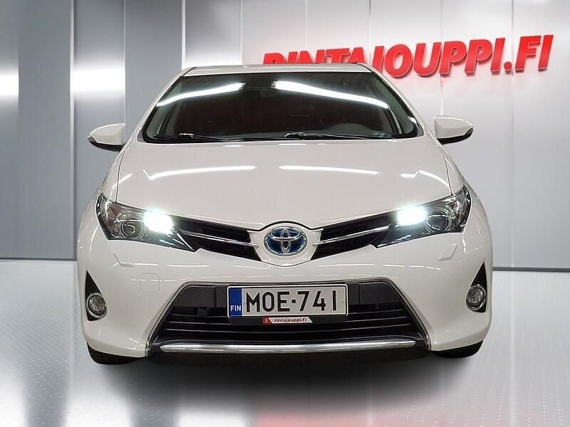 Käytetty Toyota Auris Hybrid Active 99 HP (72 kW) 2014 Valkoinen Viistoperä