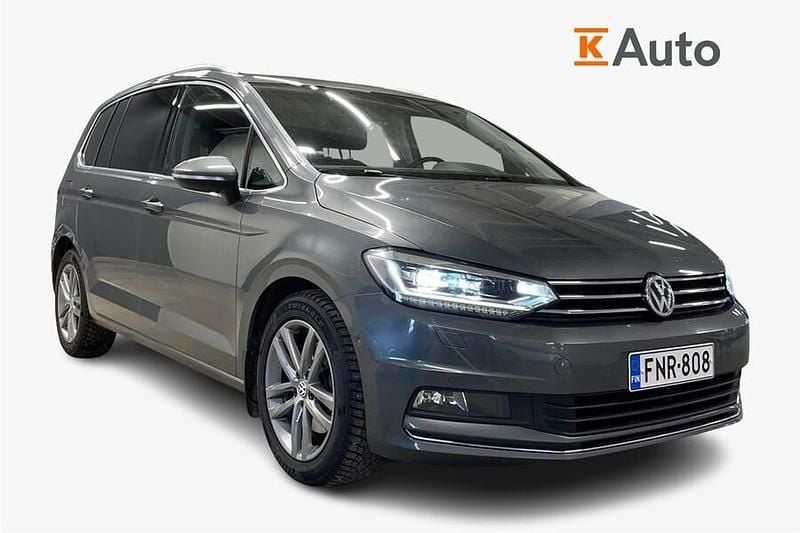 Käytetty VW Touran Style 150 HP (110 kW) 2020 Harmaa Tila-auto