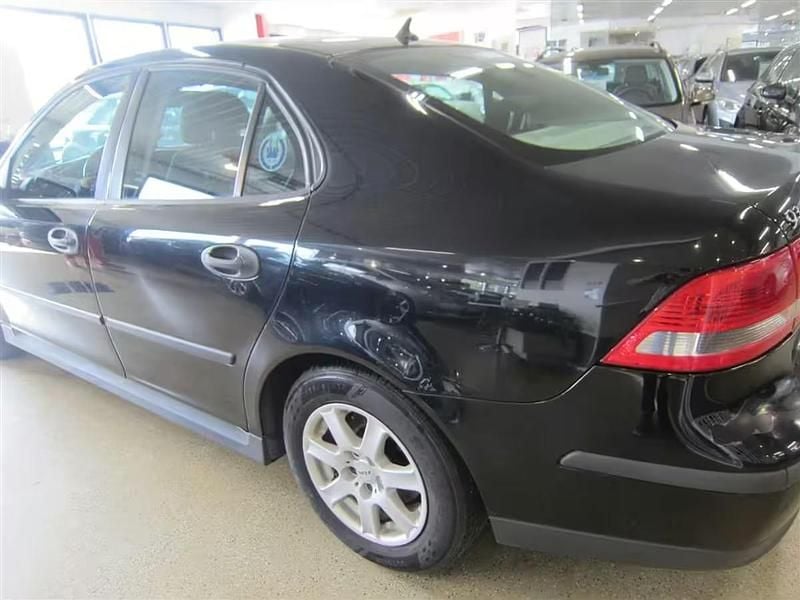 Käytetty Saab 9-3 Linear 122 HP (89 kW) 2005 Musta Sedan