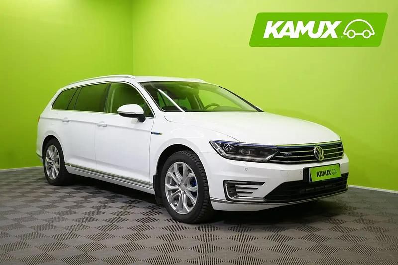 Valkoinen Käytetty 2017 VW Passat GTE Farmari | 13 770 € (Perustarjous) - Kuva 1/4