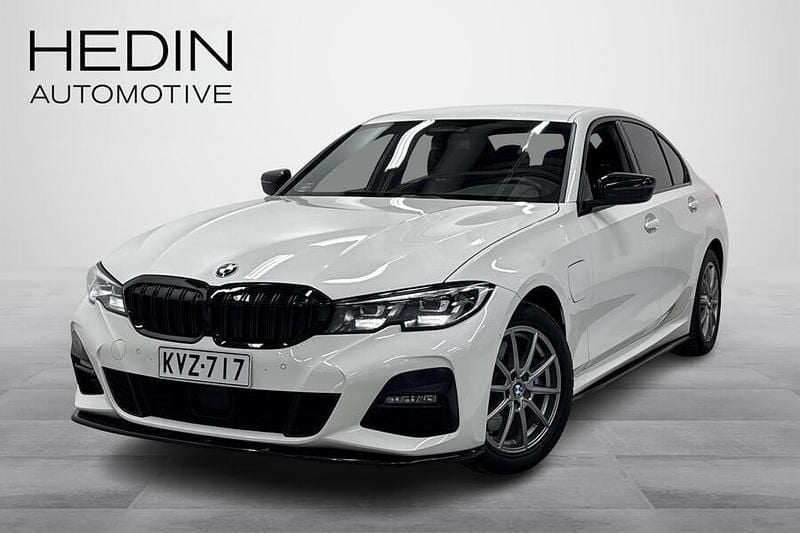 Valkoinen Käytetty 2020 BMW 330e M Sport Sedan | 28 490 € (Perustarjous) - Kuva 1/3