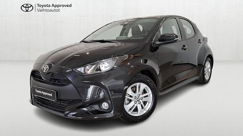 Käytetty Toyota Yaris Hybrid 116 HP (85 kW) 2024 Musta Viistoperä