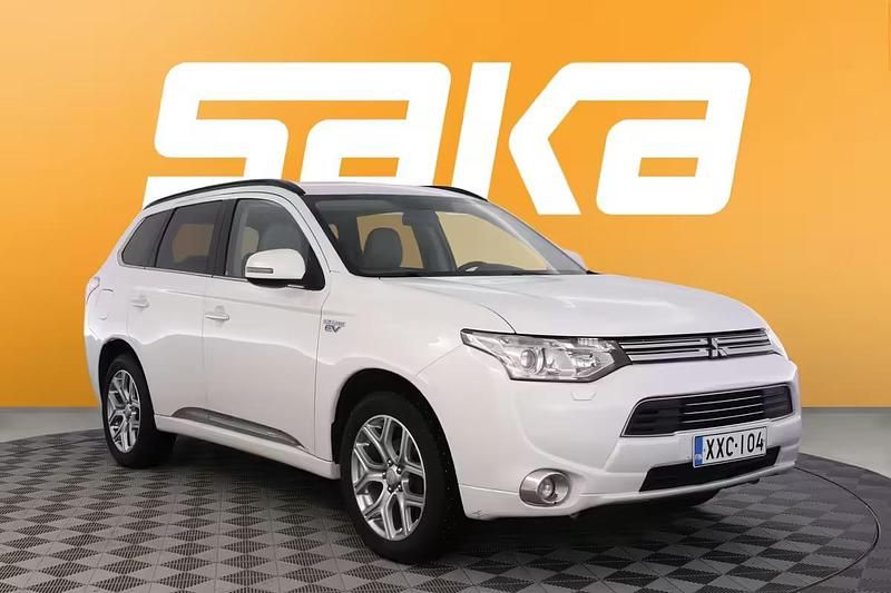 Käytetty Mitsubishi Outlander P-HEV Instyle 121 HP (88 kW) 2014 Katumaasturi