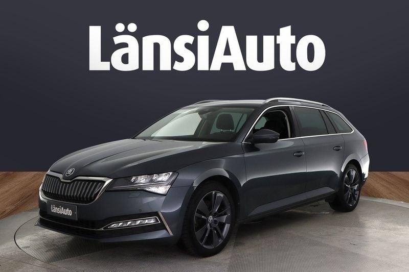 Harmaa Käytetty 2022 Skoda Superb Business Line Farmari | 21 230 € (Supertarjous) - Kuva 1/3