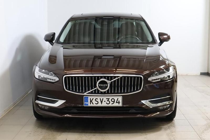 Käytetty Volvo S90 Business Edition 190 HP (139 kW) 2018 Ruskea Sedan