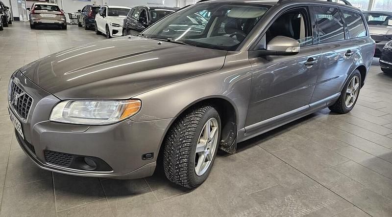 Käytetty Volvo V70 Momentum 136 HP (100 kW) 2008 Farmari