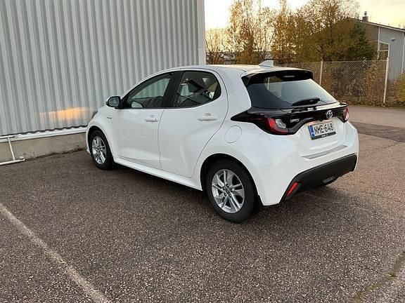 Käytetty Toyota Yaris Active 114 HP (83 kW) 2021 Valkoinen Viistoperä