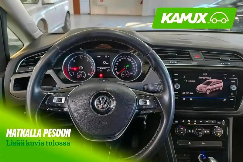Käytetty VW Touran Comfortline 116 HP (85 kW) 2019 Musta Tila-auto