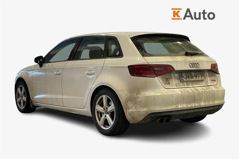 Käytetty Audi A3 Sportback Business 125 HP (91 kW) 2016 Valkoinen Viistoperä