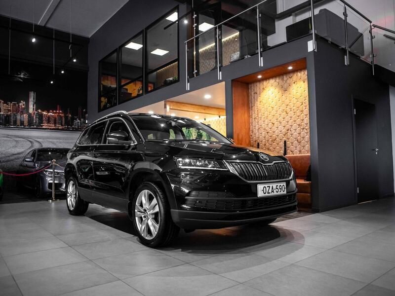 Punainen Käytetty 2020 Skoda Karoq Business Line Katumaasturi | 25 380 € (Perustarjous) - Kuva 1/4