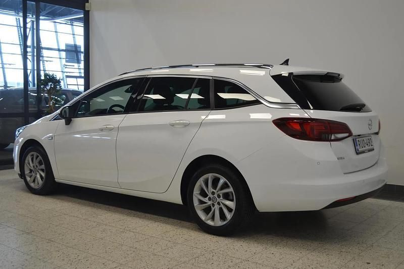 Käytetty Opel Astra Innovation 146 HP (107 kW) 2021 Val Farmari