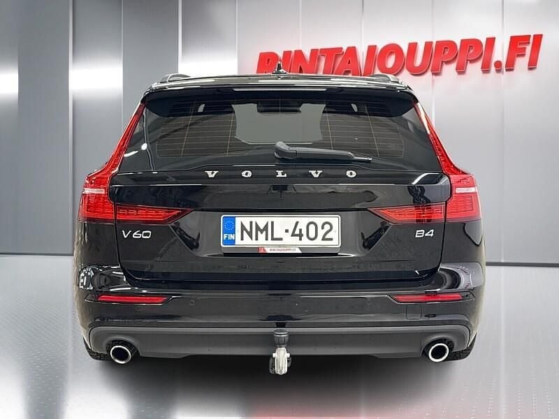 Käytetty Volvo V60 Business Edition 197 HP (144 kW) 2022 Musta Farmari