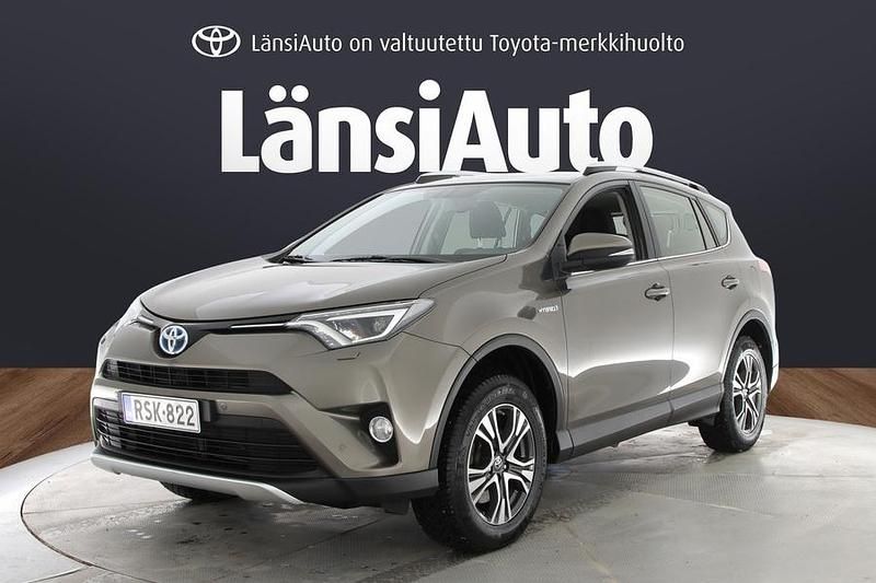 Käytetty Toyota RAV4 Hybrid Active 155 HP (114 kW) 2016 Katumaasturi