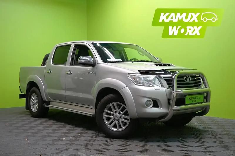 Hopea / harmaa Käytetty 2012 Toyota HiLux Nouto | 24 690 € (Perustarjous) - Kuva 1/4