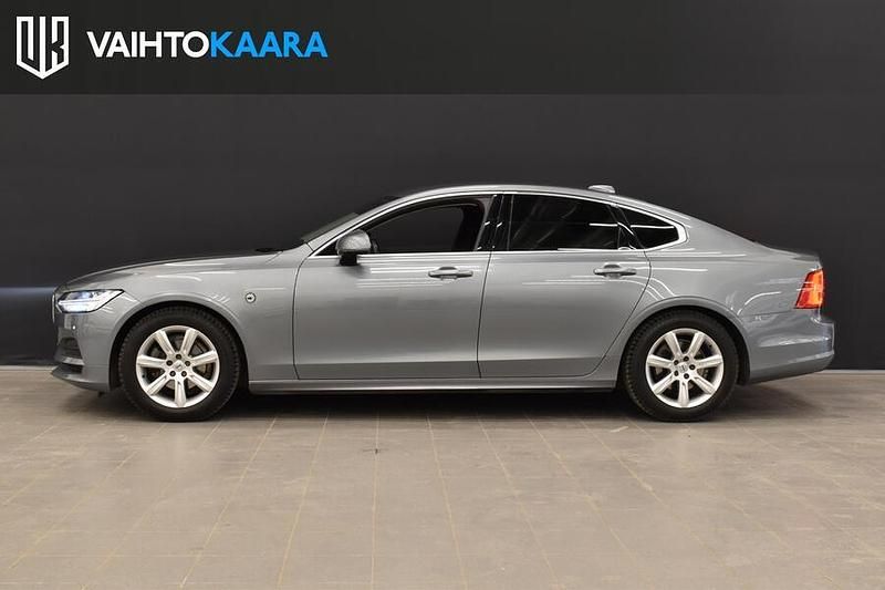 Käytetty Volvo S90 Momentum 150 HP (110 kW) 2020 Sedan