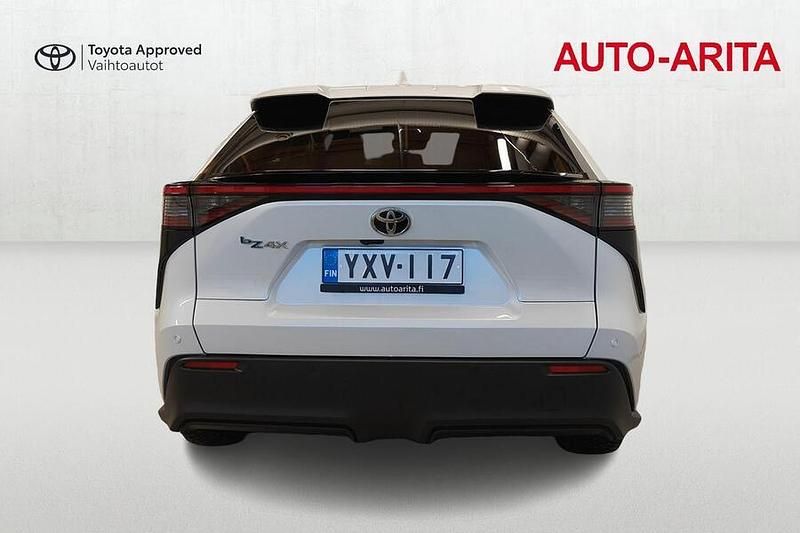 Käytetty Toyota bZ4X Premium 150 kW (204 HP) 2024 Valkoinen Katumaasturi