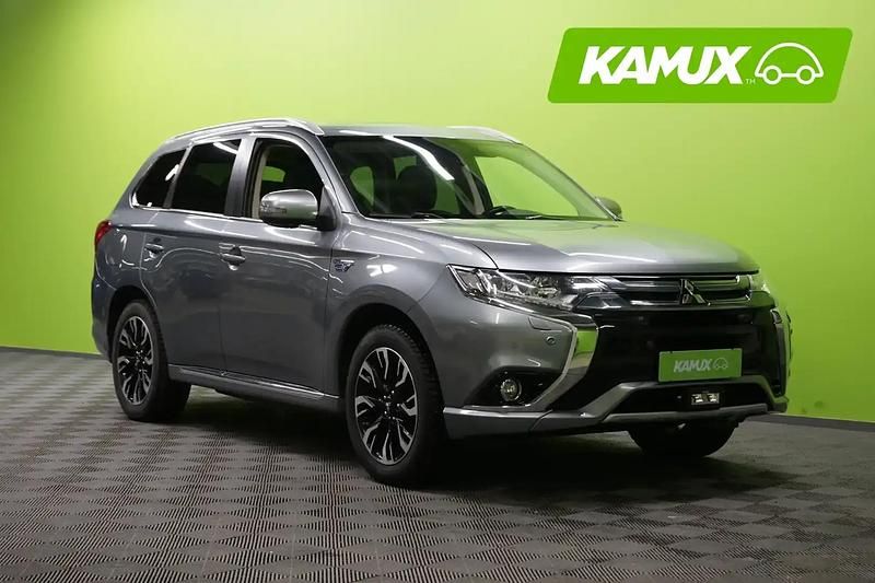Hopea / harmaa Käytetty 2015 Mitsubishi Outlander P-HEV Instyle Sedan | 13 880 € (Hieman kallis) - Kuva 1/4