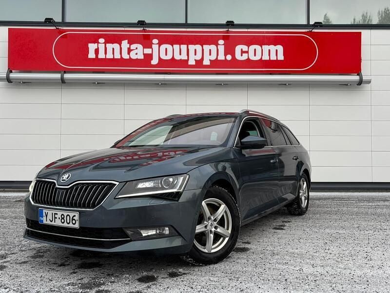 Harmaa Käytetty 2017 Skoda Superb Elegance Farmari | 16 980 € (Kallis) - Kuva 1/3