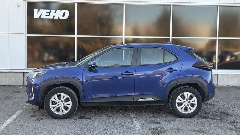 Käytetty Toyota Yaris Cross Active 116 HP (85 kW) 2022 Sininen Katumaasturi