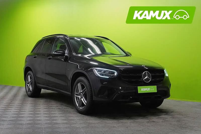 Käytetty Mercedes GLC300e Business 194 HP (142 kW) 2021 Musta Katumaasturi