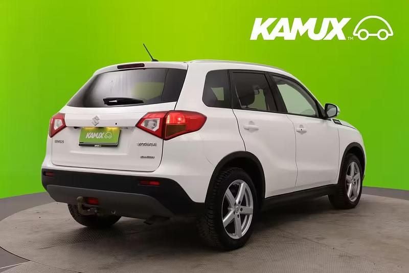 Käytetty Suzuki Vitara GLX 120 HP (88 kW) 2015 Valkoinen Sedan