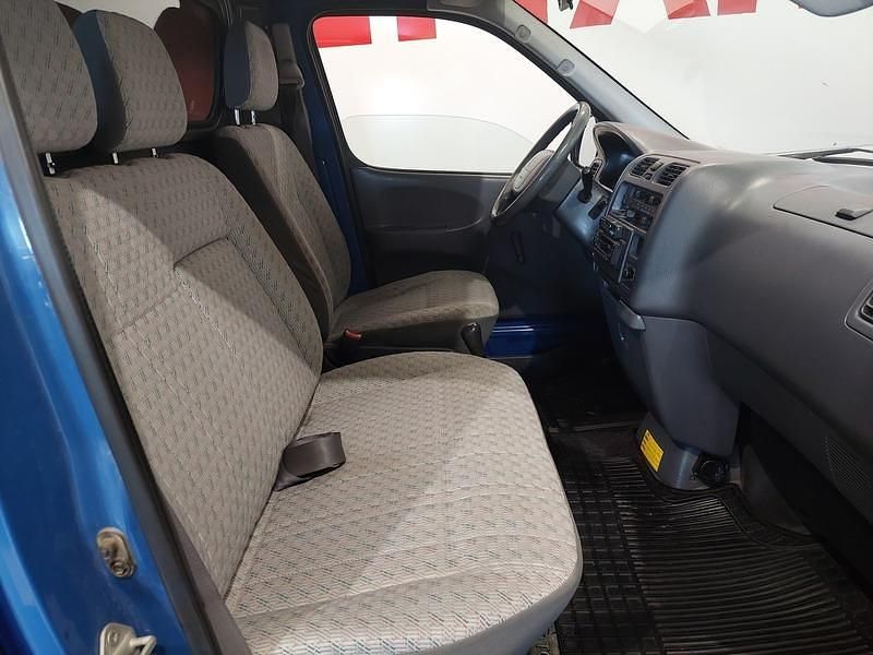 Käytetty Toyota HiAce 88 HP (64 kW) 2005 Sininen Van