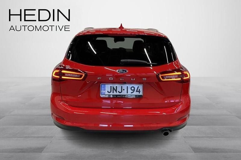Käytetty Ford Focus Titanium 126 HP (92 kW) 2024 Punainen Farmari