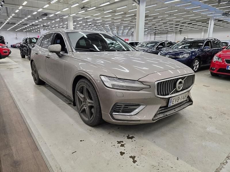 Harmaa Käytetty 2021 Volvo V60 Inscription Farmari | 25 900 € (Hyvä tarjous) - Kuva 1/4