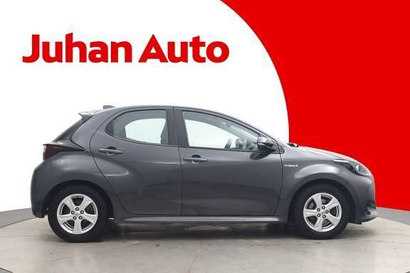 Käytetty Toyota Yaris Business Edition 114 HP (83 kW) 2020 Harmaa Viistoperä