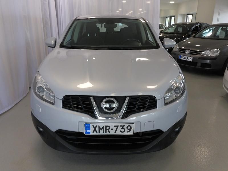 Käytetty Nissan Qashqai Acenta 141 HP (103 kW) 2011 Harmaa Katumaasturi
