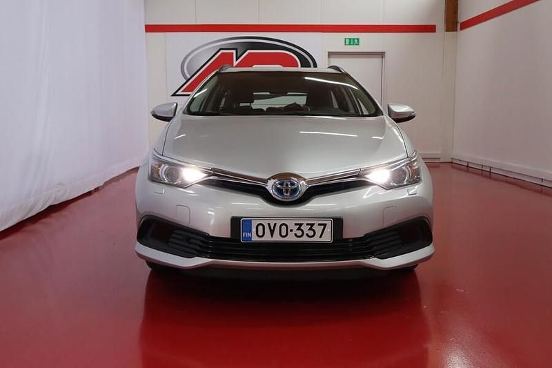 Käytetty Toyota Auris Touring Sports Edition 135 HP (99 kW) 2017 Hopea Farmari
