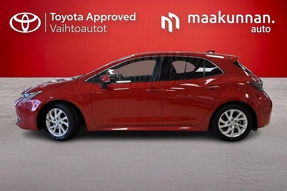 Käytetty Toyota Corolla Edition 122 HP (89 kW) 2022 Punainen Viistoperä