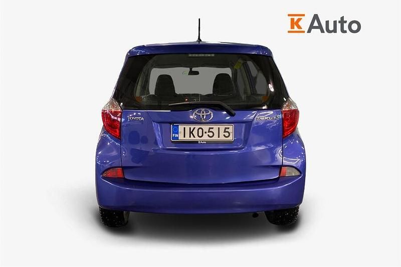 Käytetty Toyota Verso-S Multidrive S 99 HP (72 kW) 2013 Sininen Tila-auto