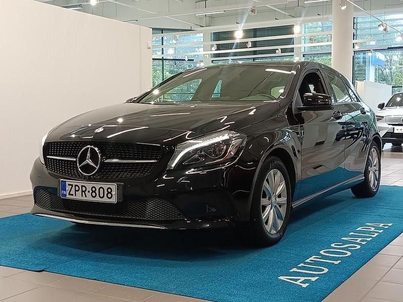 Musta Käytetty 2017 Mercedes A180 Edition Viistoperä | 18 500 € (Hyvä tarjous) - Kuva 1/4