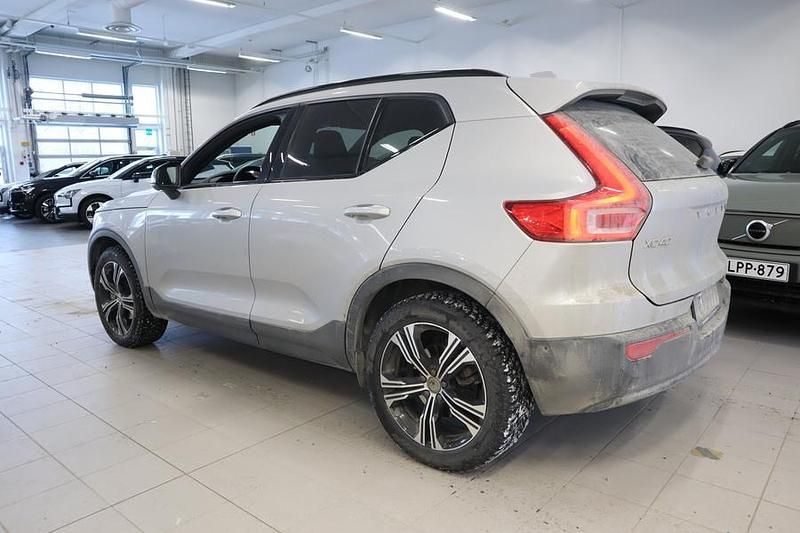 Käytetty Volvo XC40 Plus 163 HP (119 kW) 2025 Hopea Katumaasturi