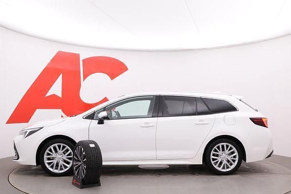 Käytetty Toyota Corolla 140 HP (102 kW) 2025 Valkoinen Farmari