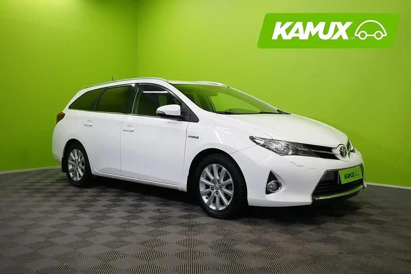 Valkoinen Käytetty 2014 Toyota Auris Touring Sports Active Farmari | 12 490 € (Perustarjous) - Kuva 1/4